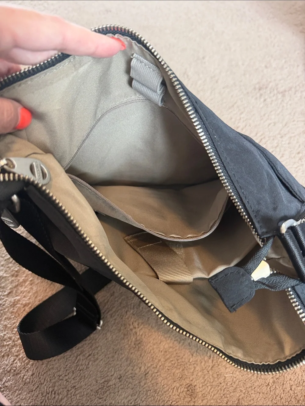 Baggallini Helenski Black Crossbody Hobo Bag Silver Hardware RFID Card Slots